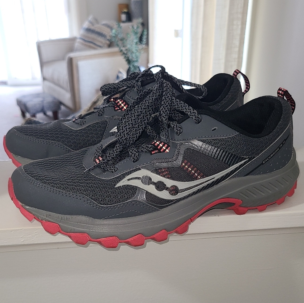 SOLD!!! Saucony Excursion TR 16 Women's Gray and Pink Running Shoes